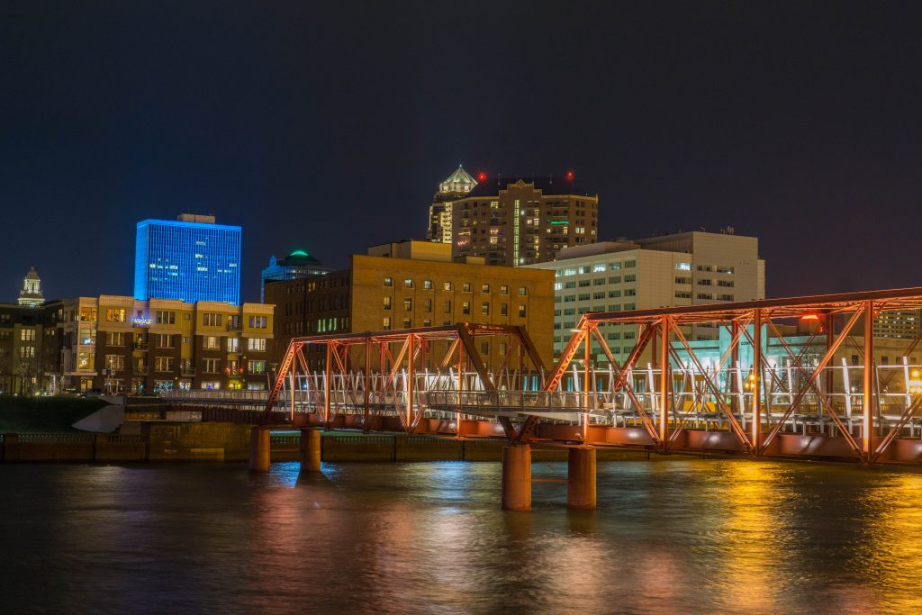 Des Moines skyline at night